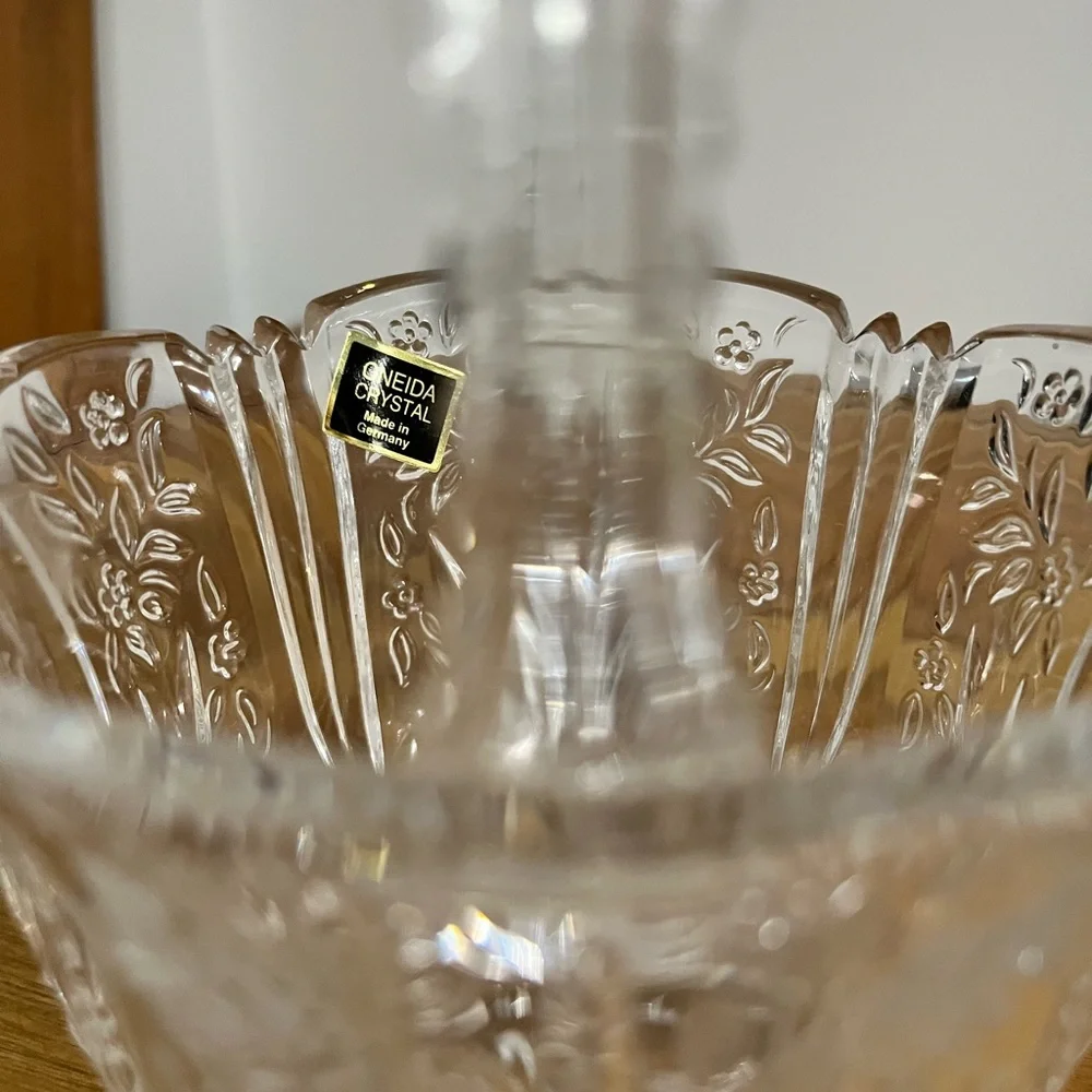 Oneida Crystal Spring Lace basket